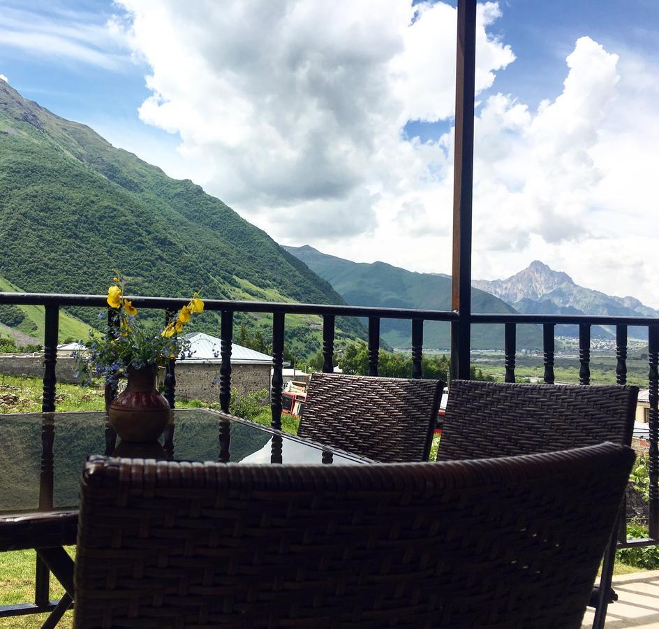 Cherry Hotell Kazbegi Exteriör bild